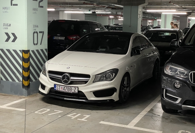 Mercedes-Benz CLA 45 AMG C117