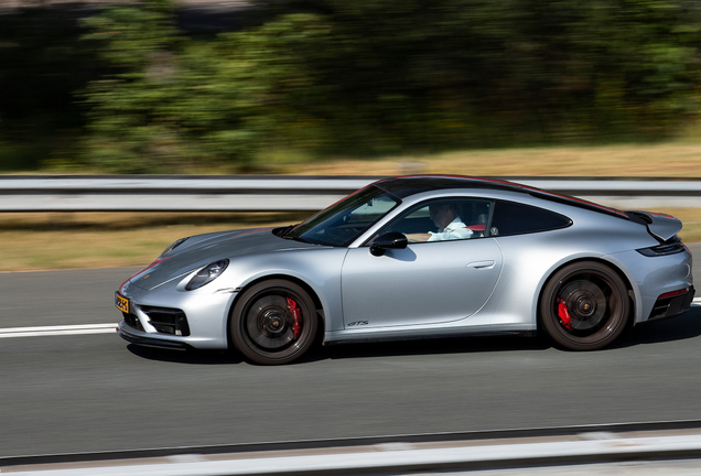 Porsche 992 Carrera 4 GTS