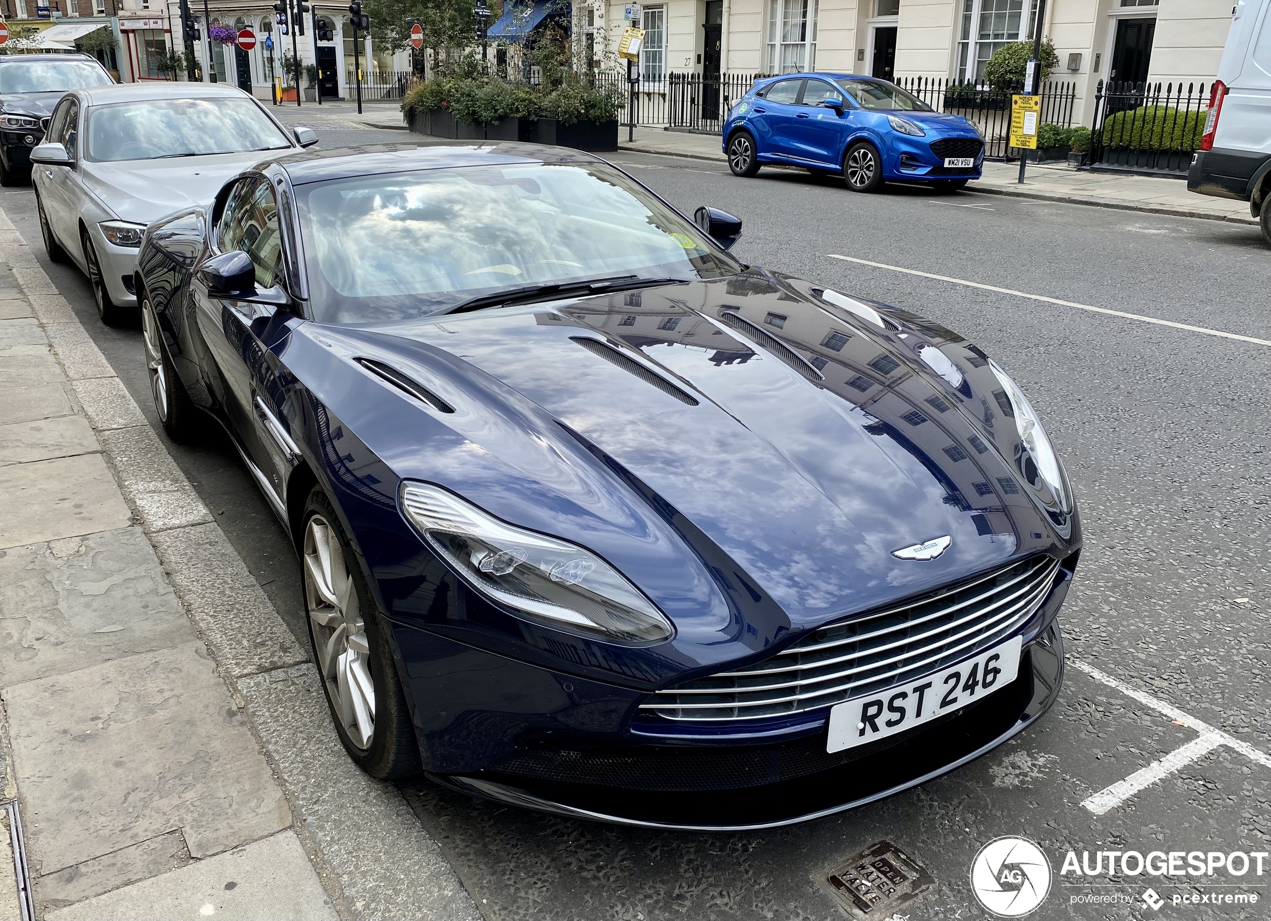 Aston Martin DB11