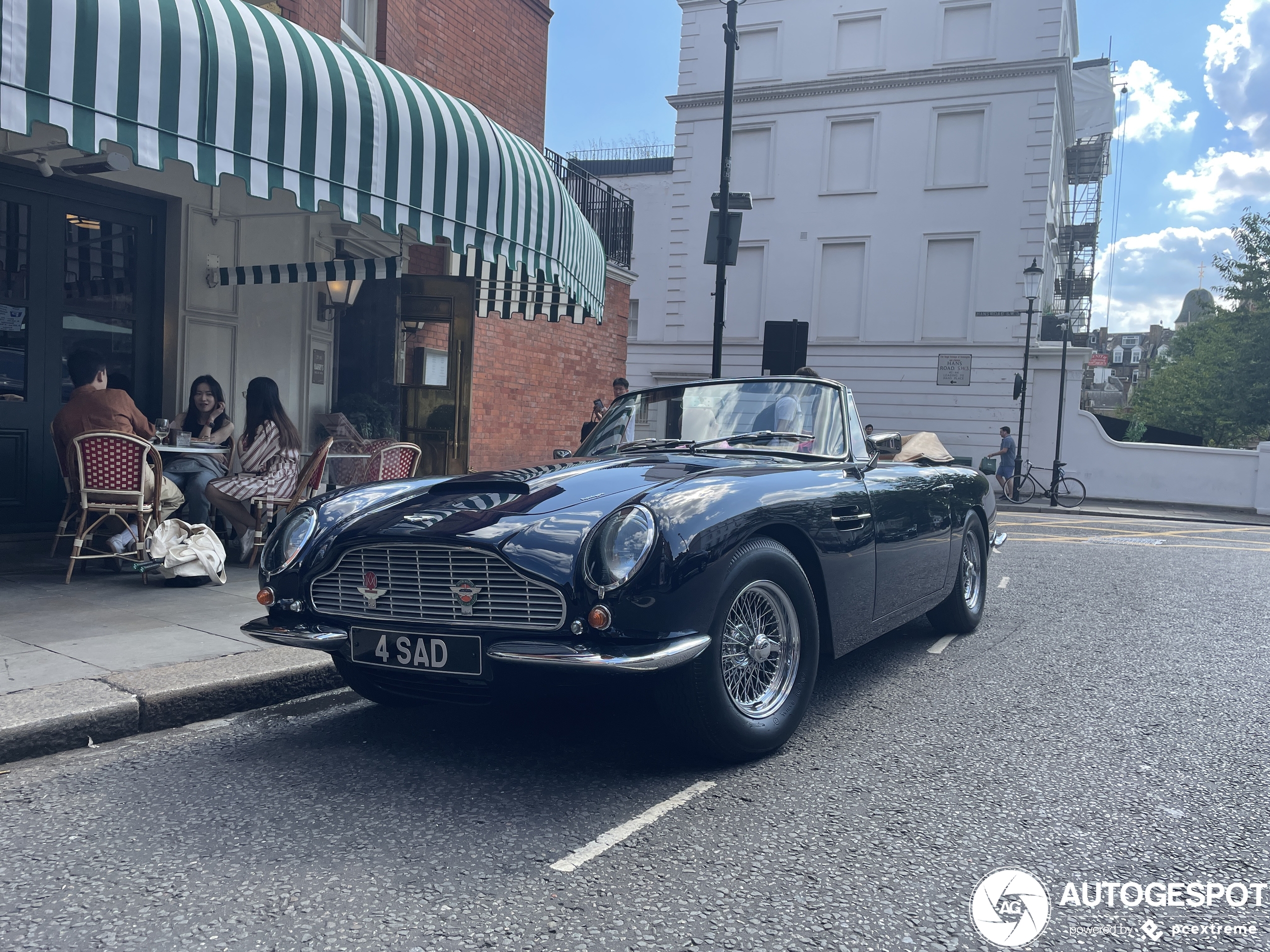 Aston Martin DB6 Volante