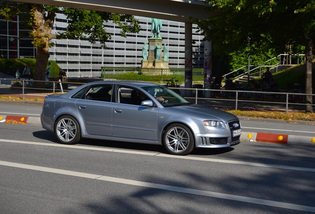 Audi RS4 Sedan