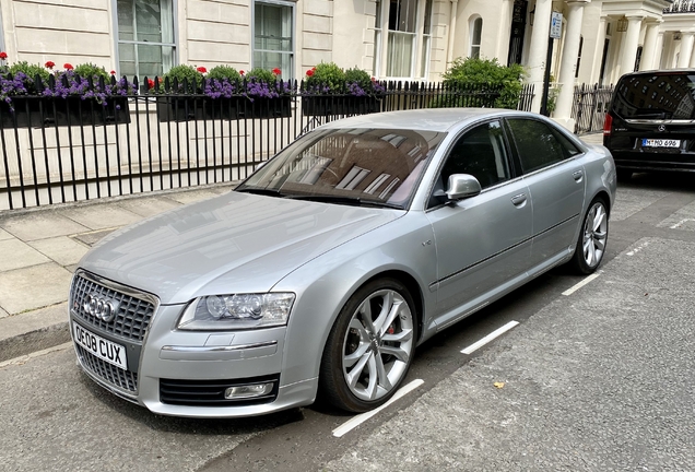 Audi S8 D3