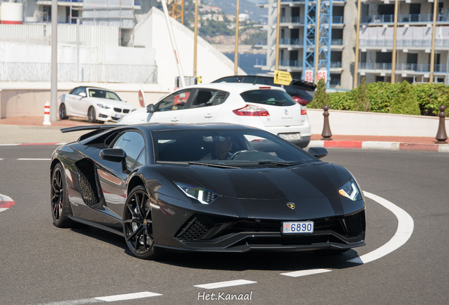 Lamborghini Aventador S LP740-4