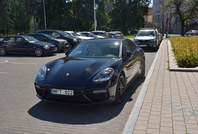 Porsche 971 Panamera Turbo