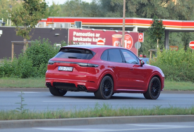 Porsche 9YA Cayenne GTS