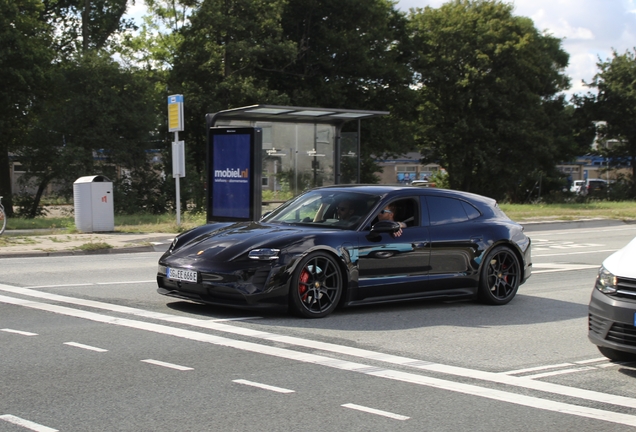 Porsche Taycan GTS Sport Turismo