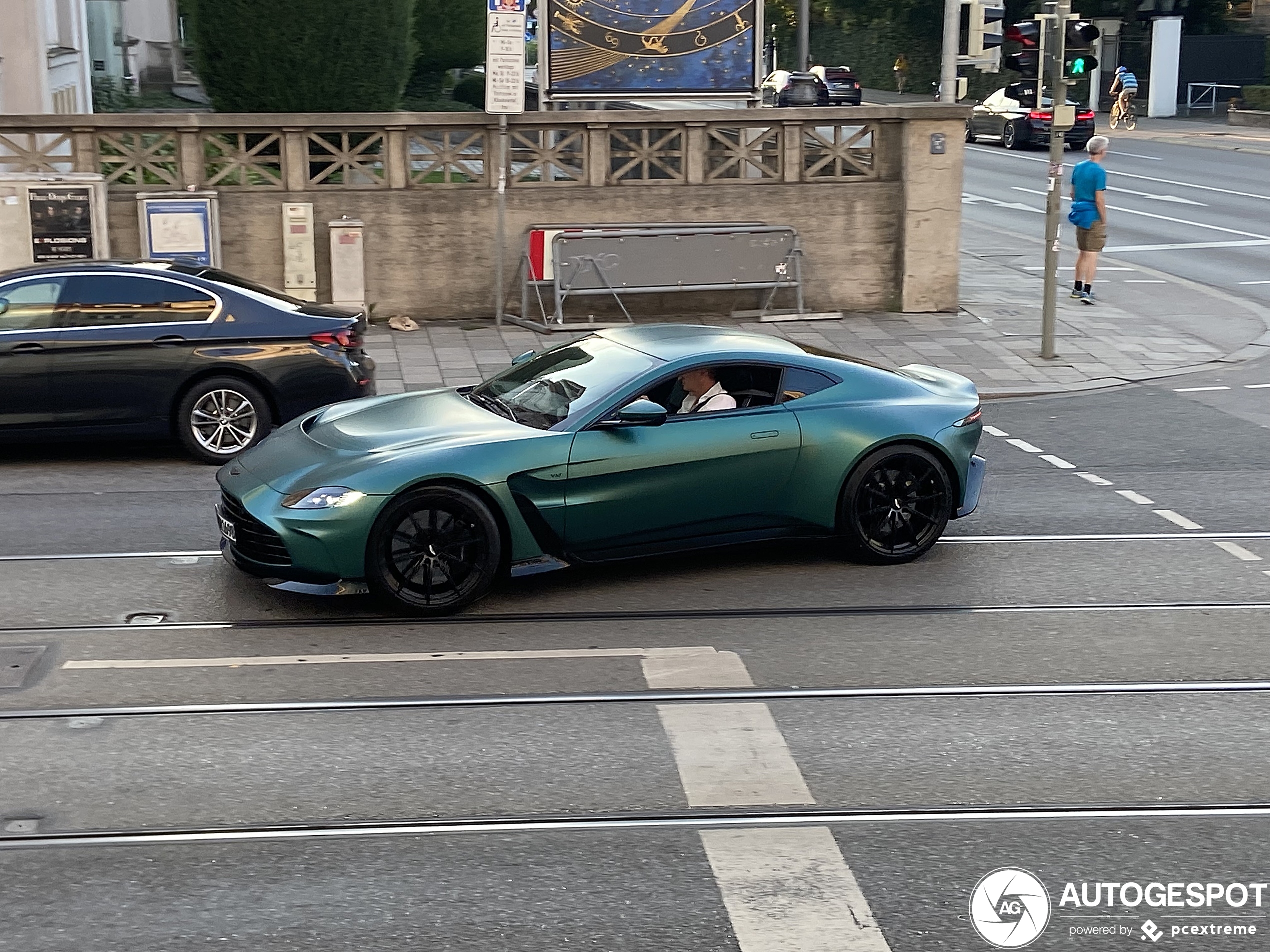 Weer een V12: Aston Martin V12 Vantage