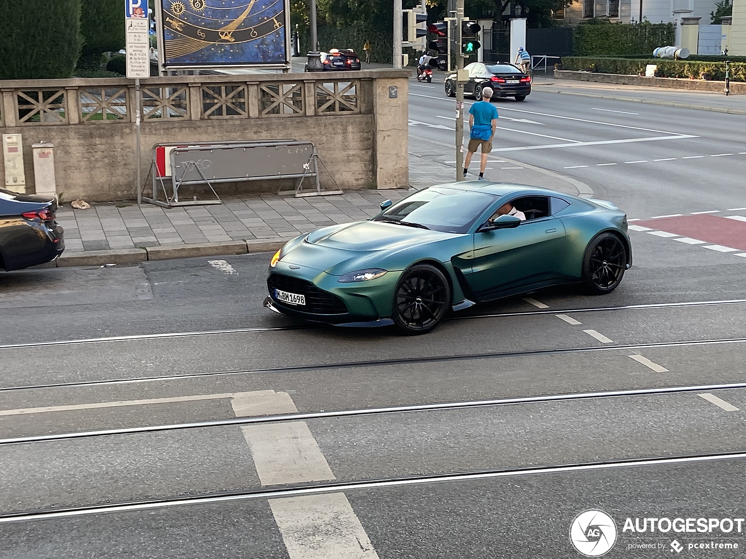 Weer een V12: Aston Martin V12 Vantage