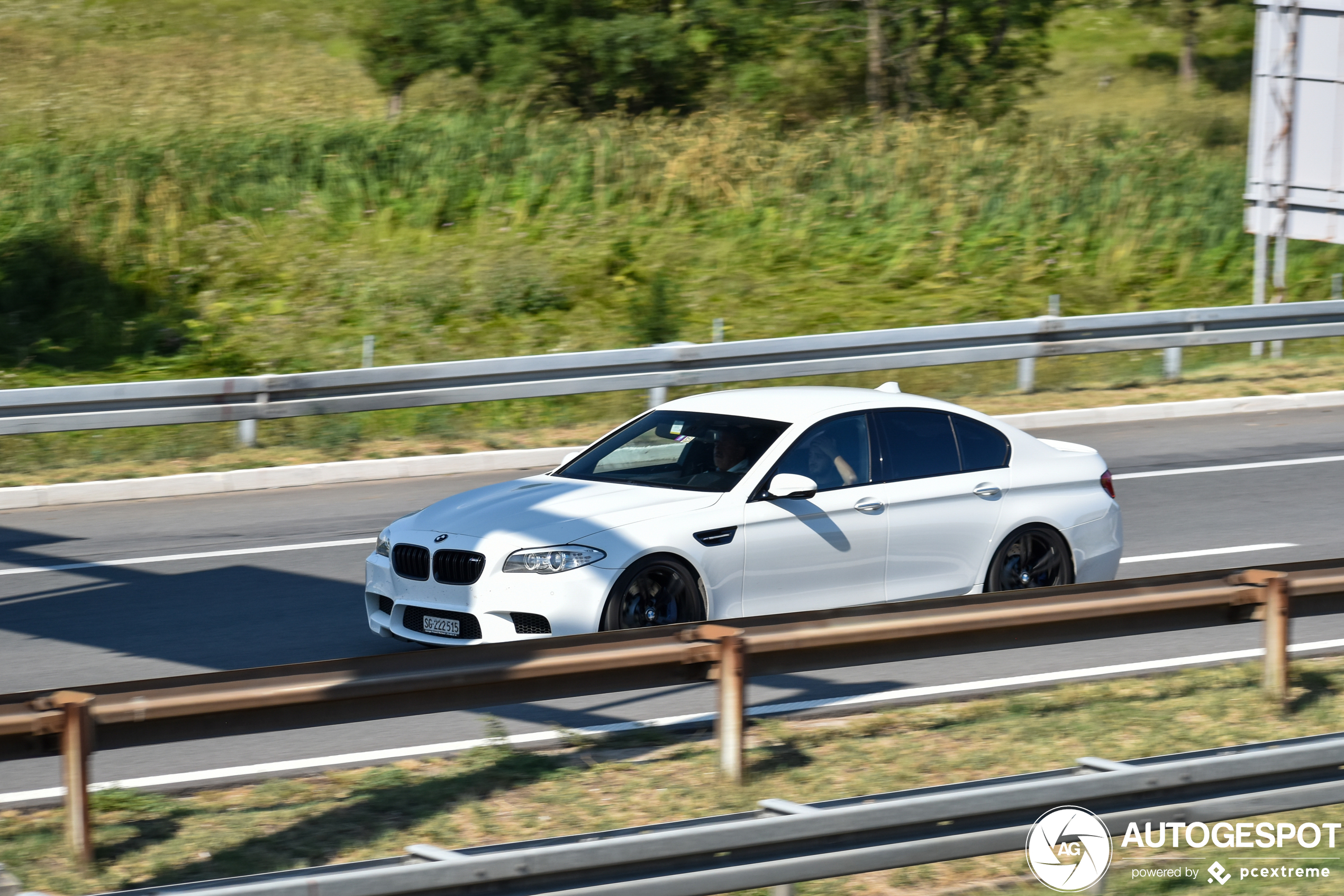 BMW M5 F10 2011