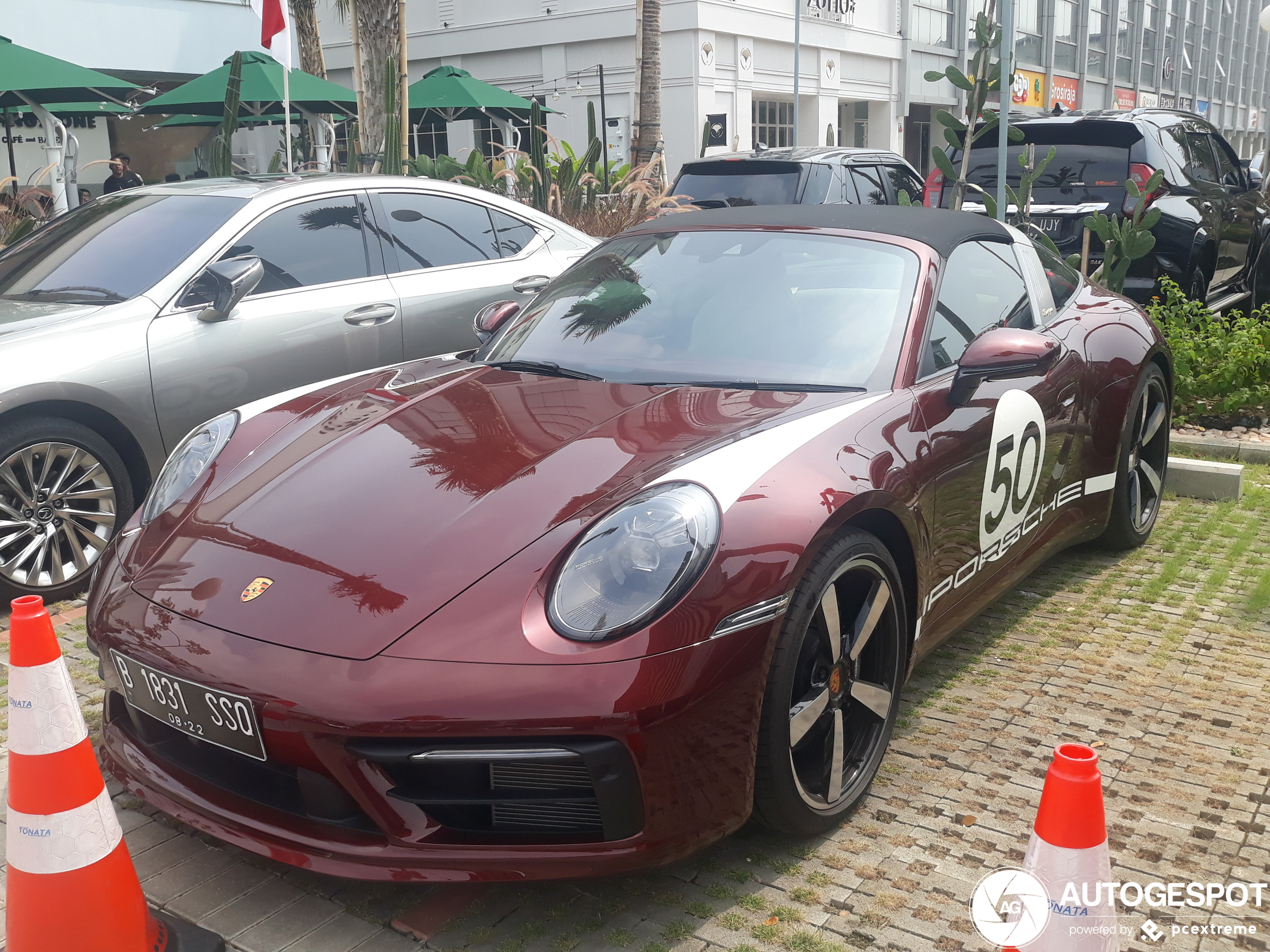 Porsche 992 Targa 4S Heritage Design Edition