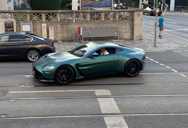 Aston Martin V12 Vantage 2023