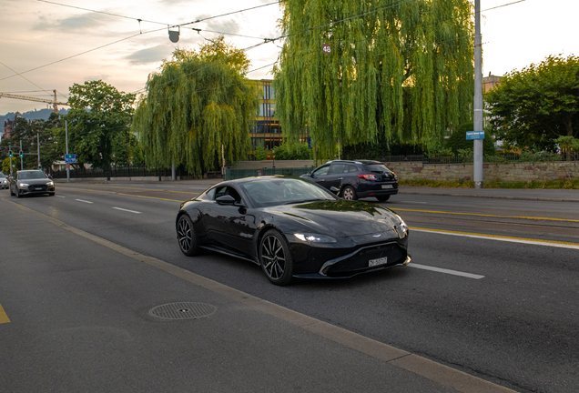 Aston Martin V8 Vantage 2018