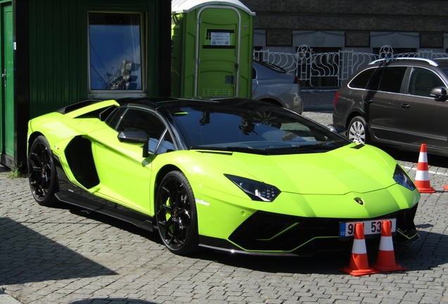 Lamborghini Aventador LP780-4 Ultimae Roadster