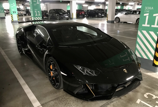 Lamborghini Huracán LP640-4 EVO