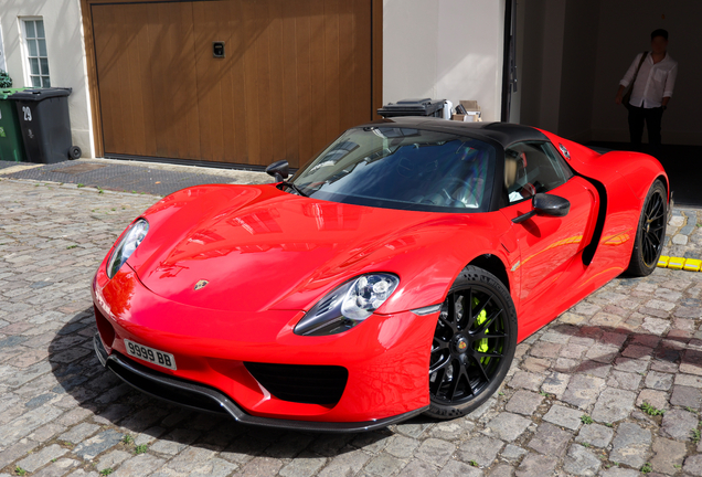 Porsche 918 Spyder Weissach Package