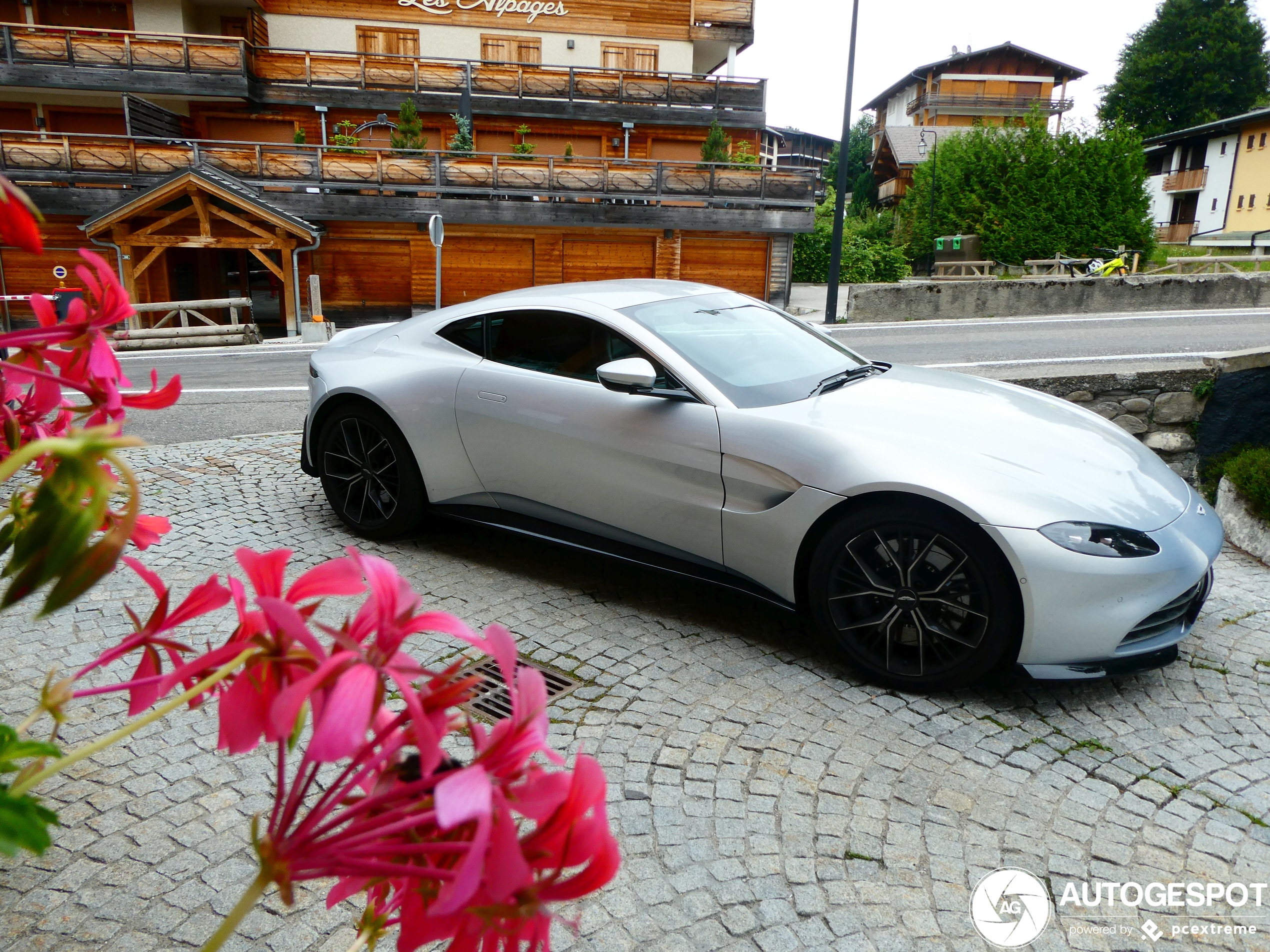 Aston Martin V8 Vantage 2018