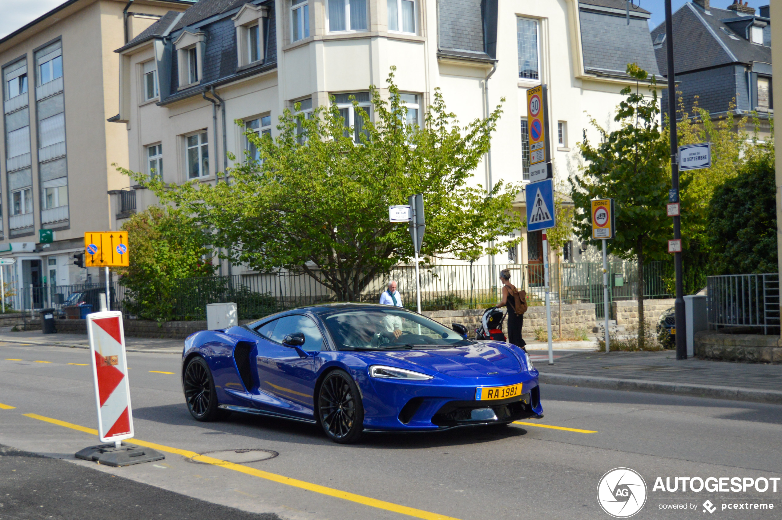 McLaren GT