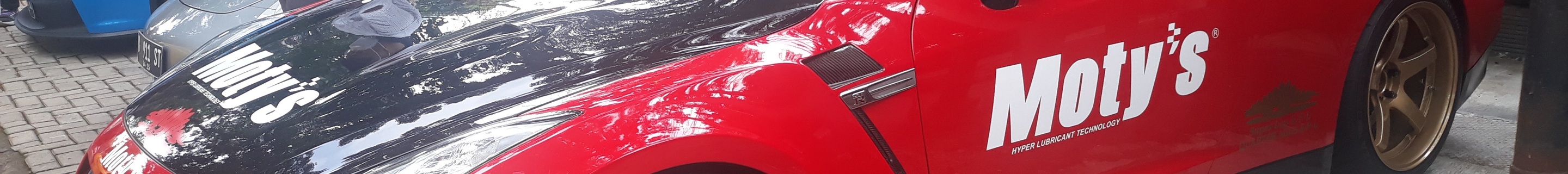 Nissan GT-R Garage Saurus