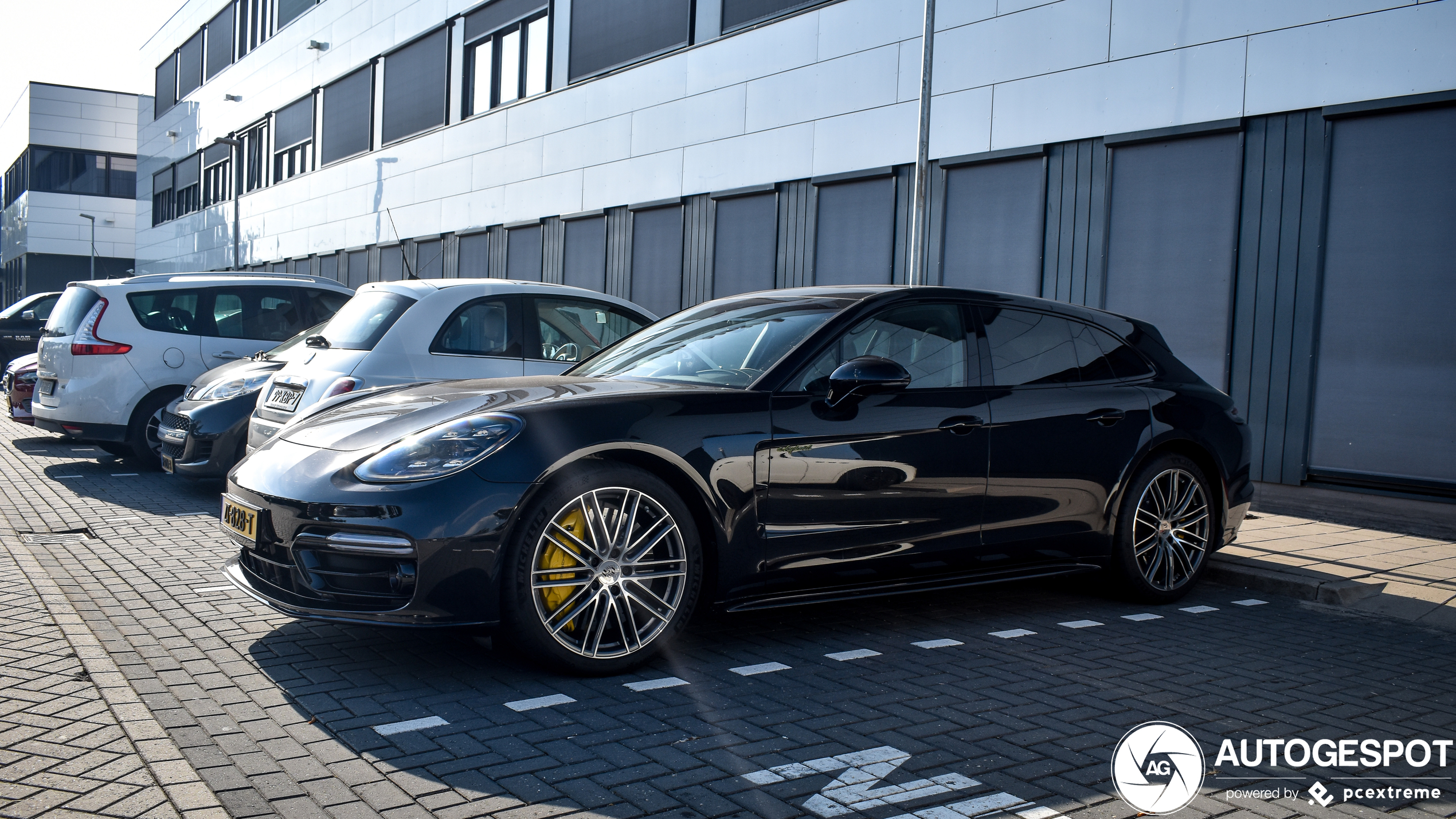 Porsche 971 Panamera Turbo S E-Hybrid Sport Turismo