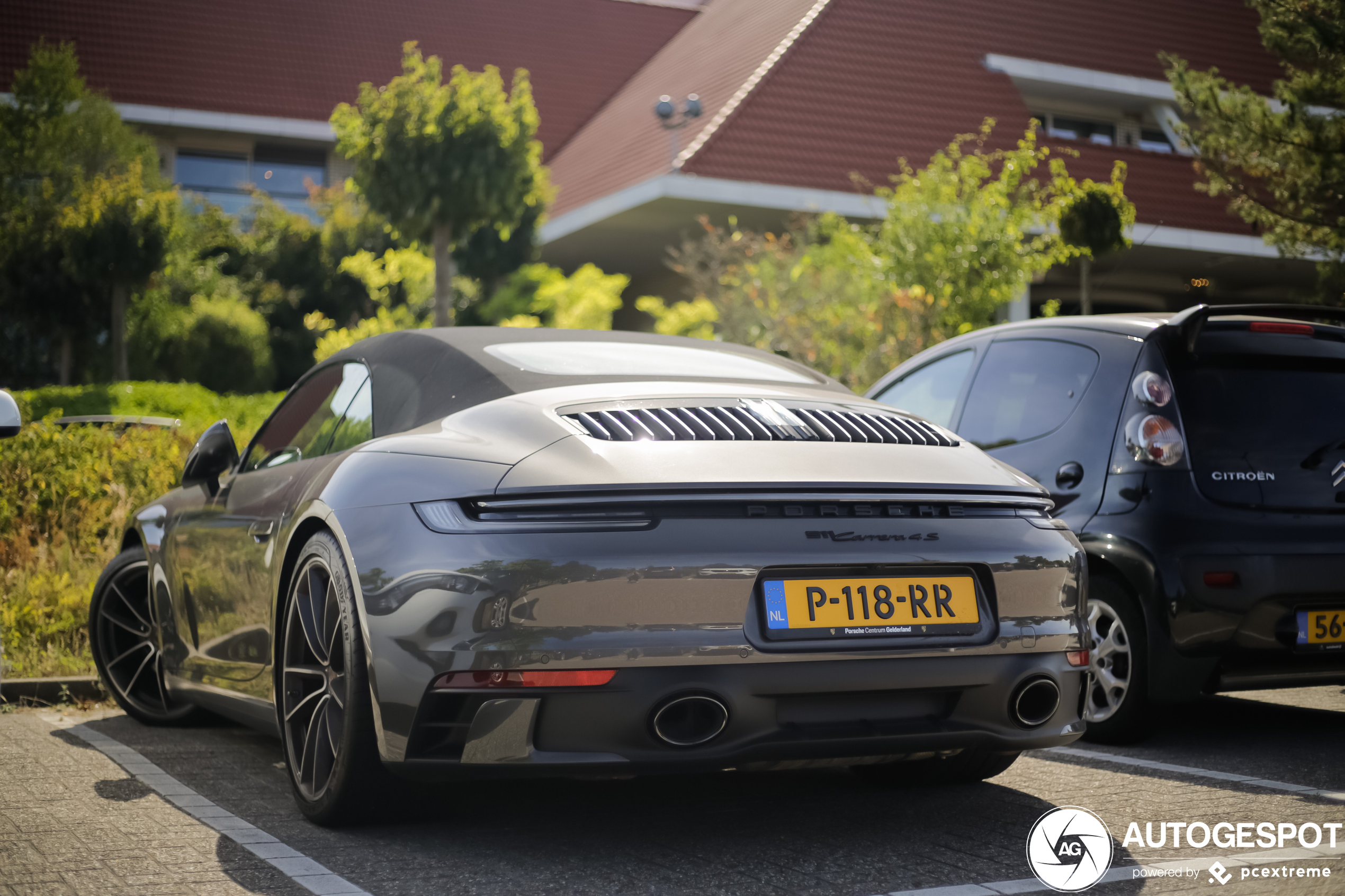 Porsche 992 Carrera 4S Cabriolet