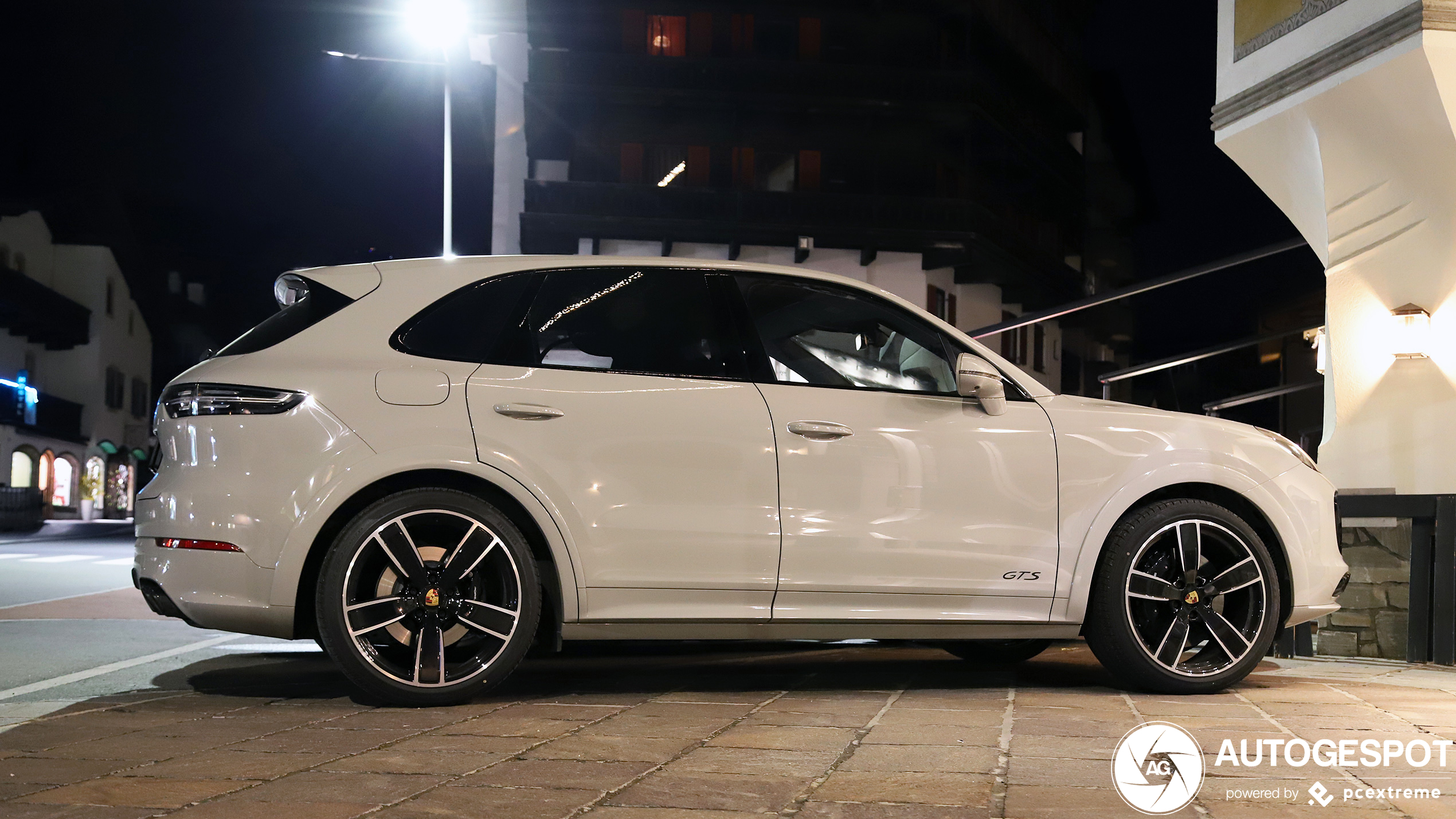 Porsche 9YA Cayenne GTS