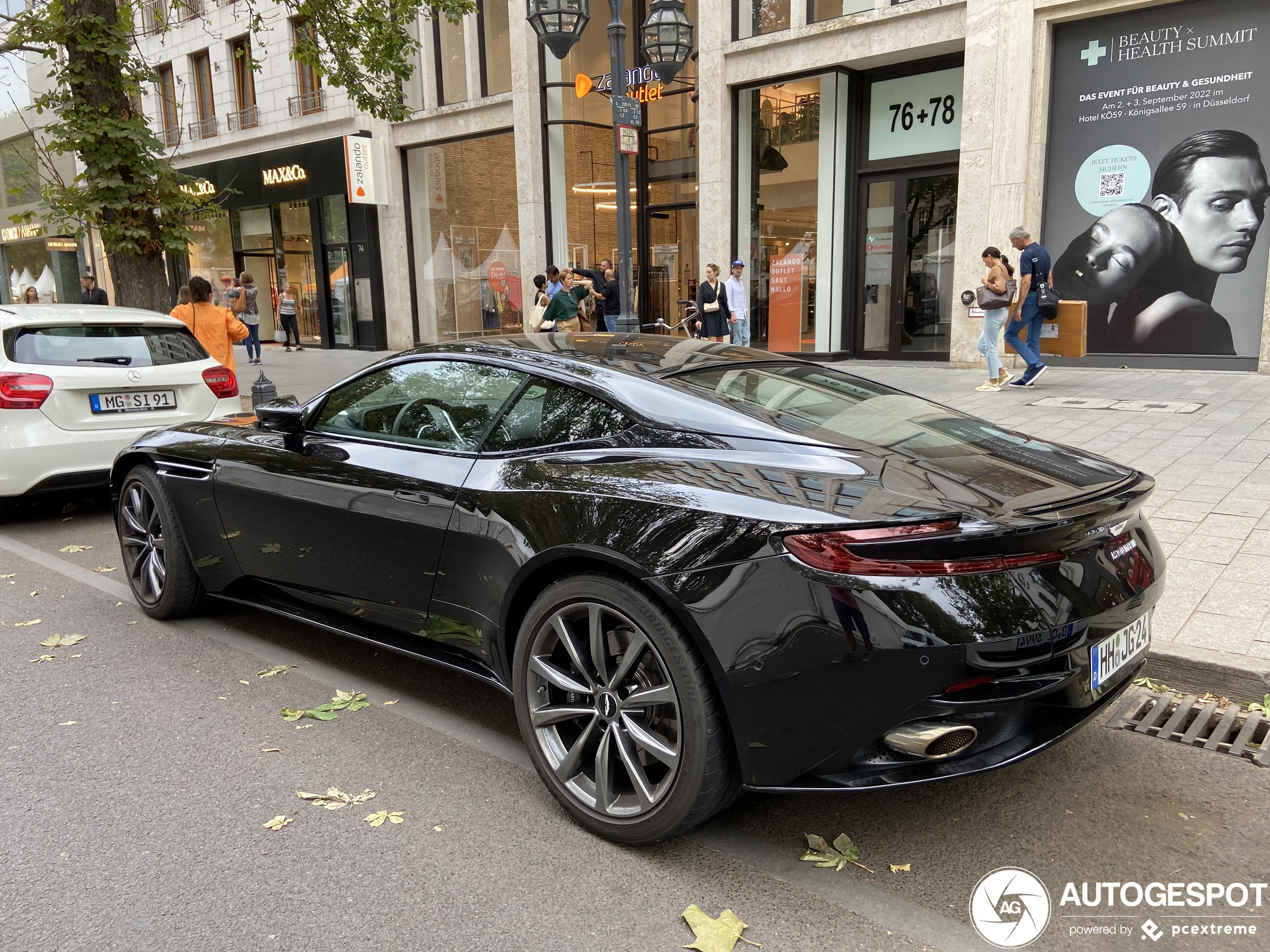 Aston Martin DB11 V8