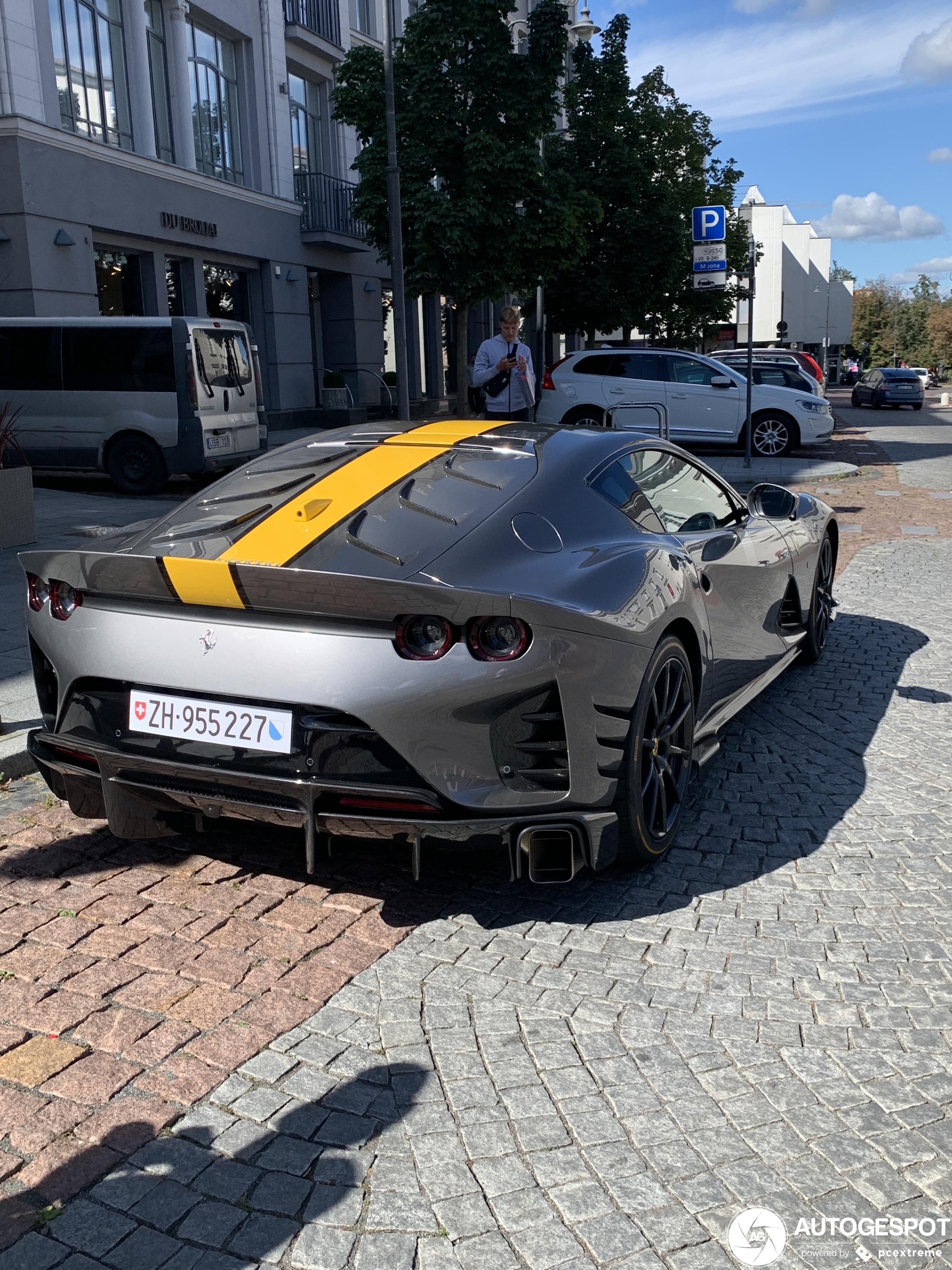 Van Monaco naar Litouwen: Ferrari 812 Competizione