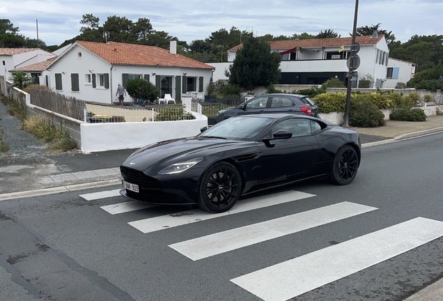 Aston Martin DB11 V8