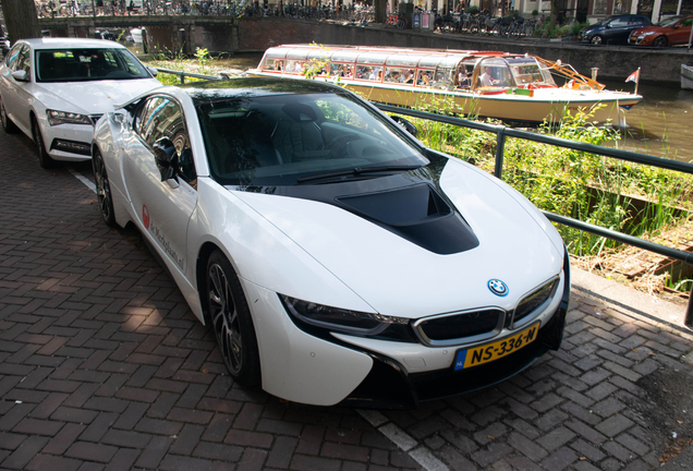 BMW i8