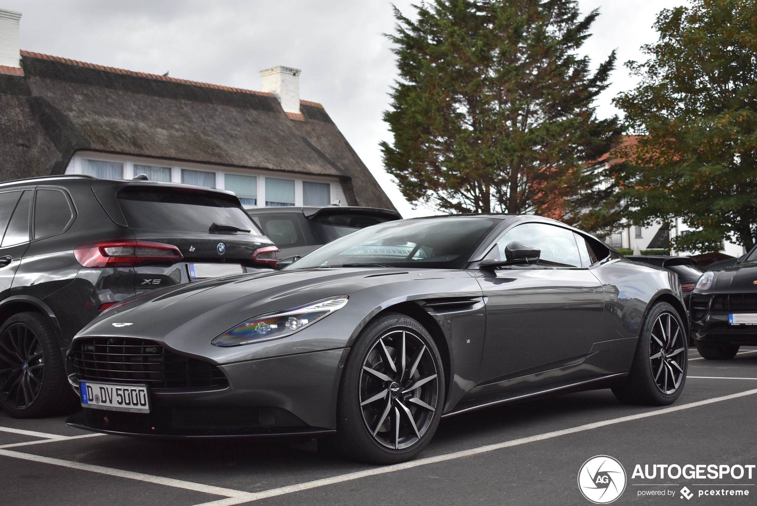 Aston Martin DB11