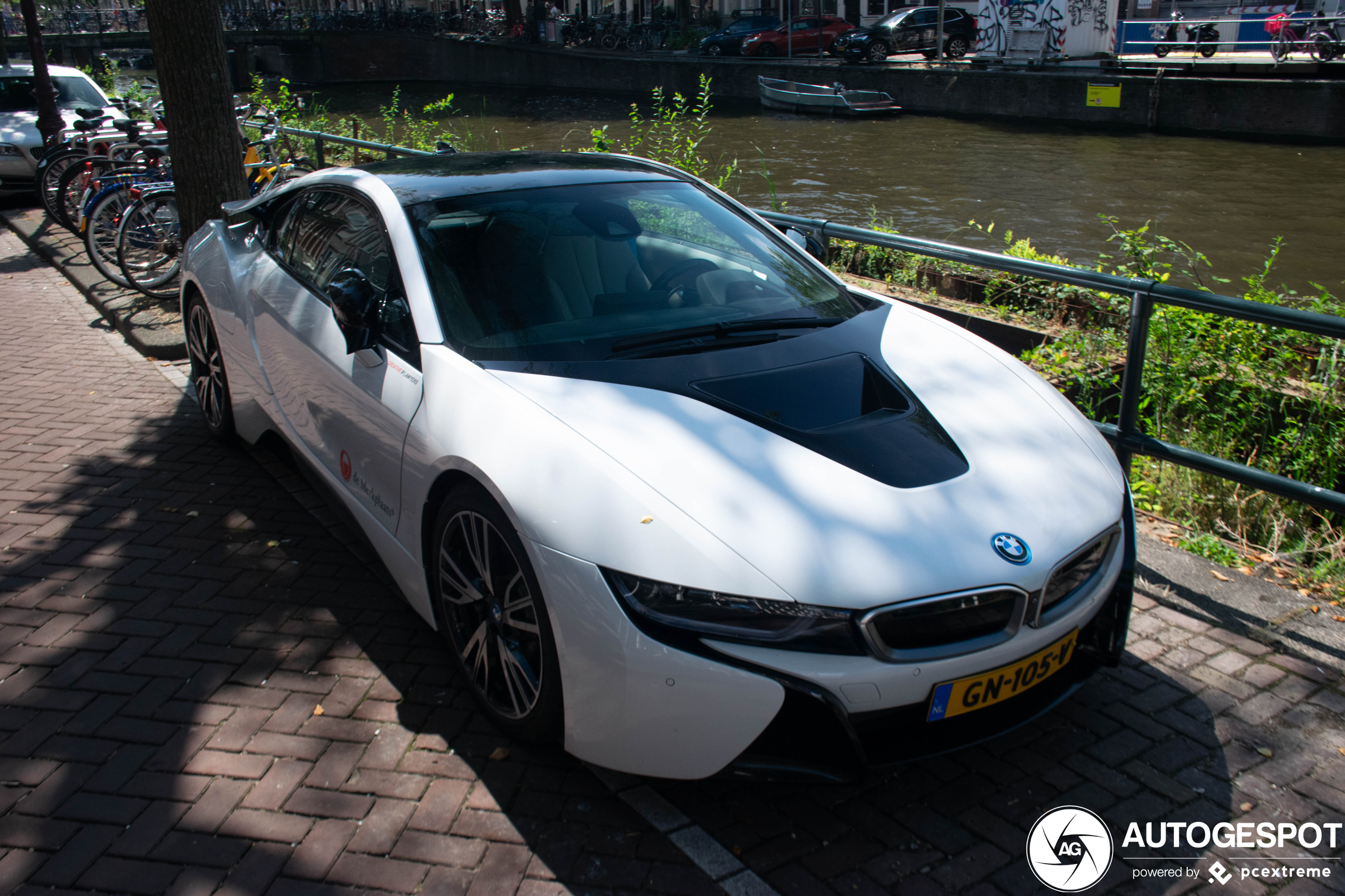 BMW i8