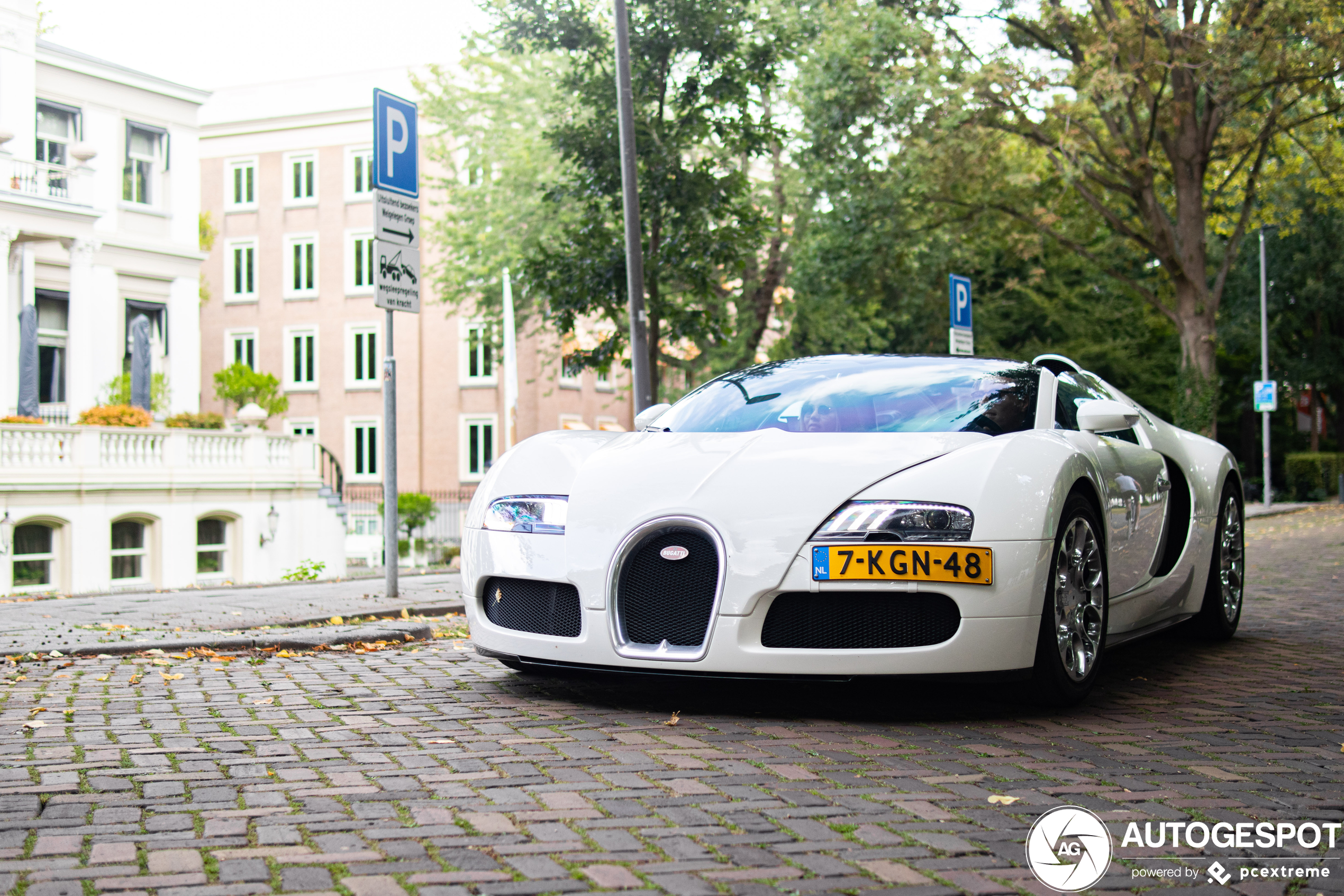 Hoe kun je beter je 1600ste spot vieren dan met een Bugatti?