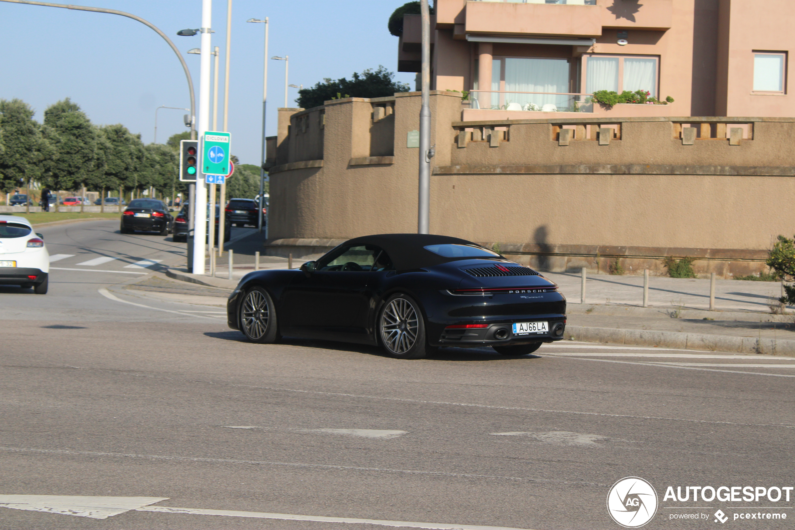 Porsche 992 Carrera 4S Cabriolet