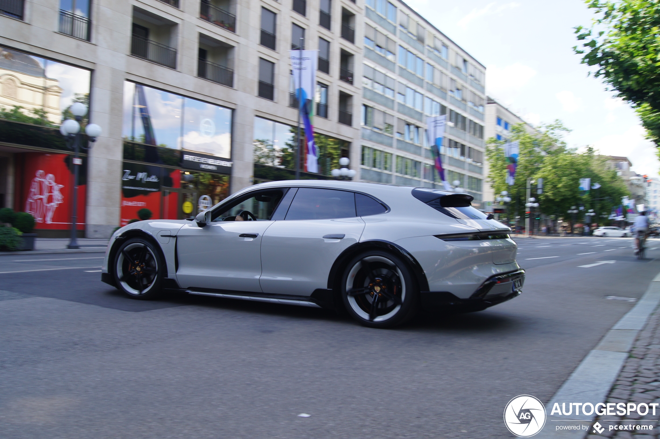 Porsche Taycan Turbo Cross Turismo