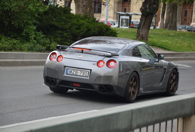 Nissan GT-R