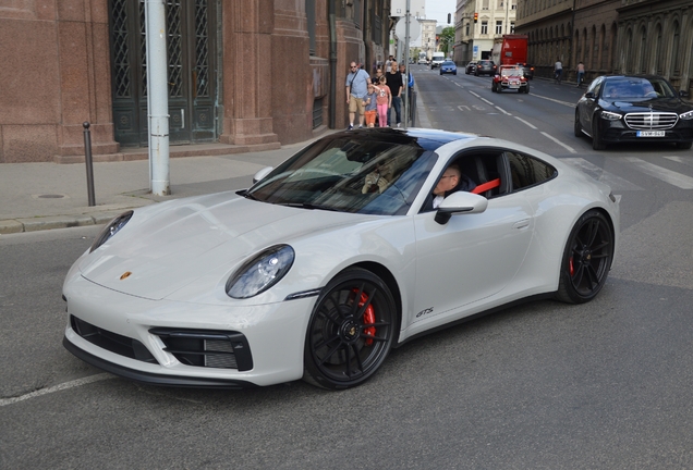 Porsche 992 Carrera 4 GTS