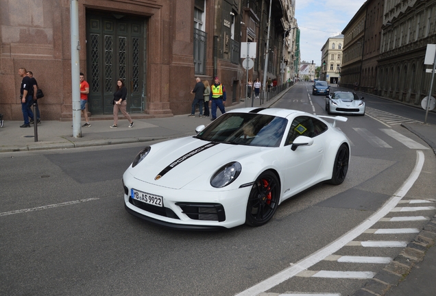 Porsche 992 Carrera 4 GTS