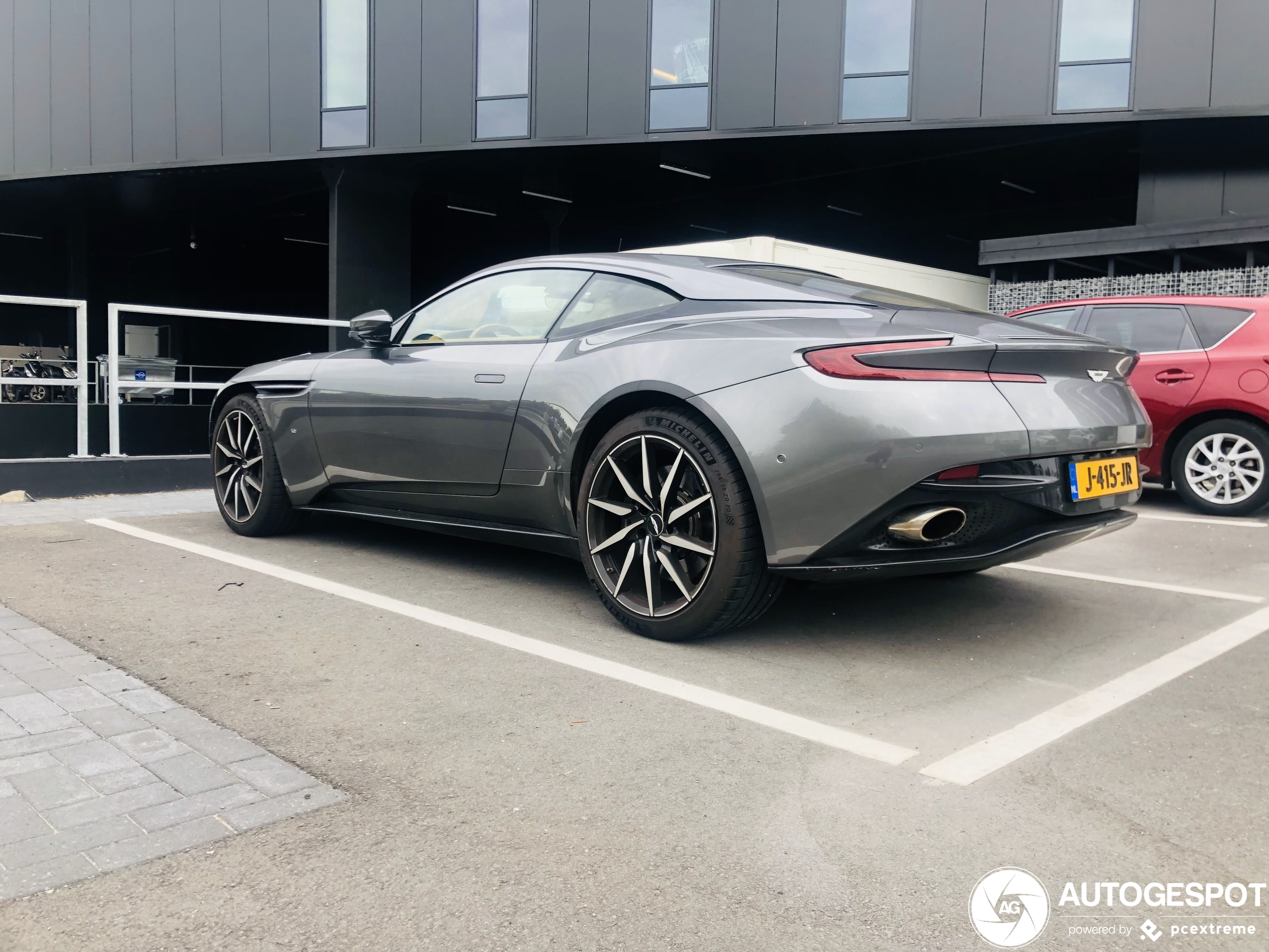 Aston Martin DB11