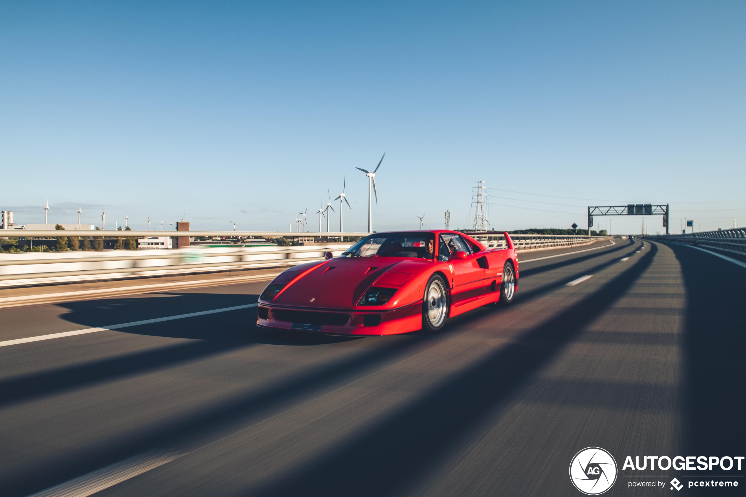 Ferrari F40 op de gevoelige plaat vastgelegd