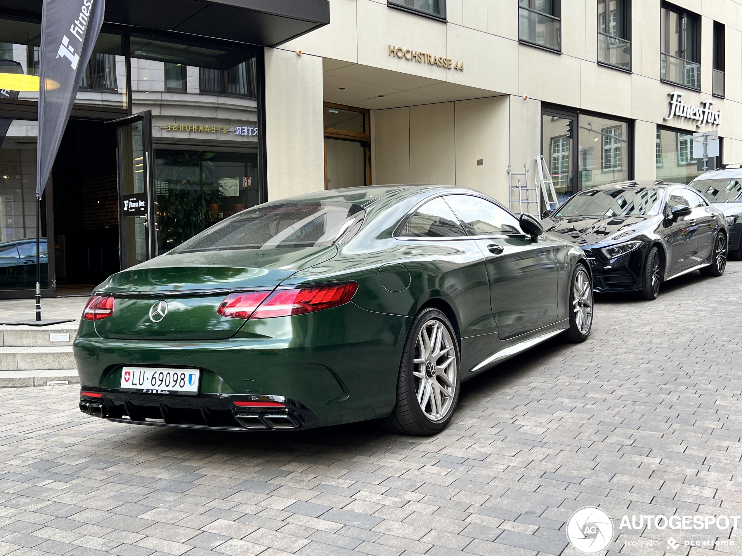Ja, het kan! Chique AMG S63 Coup&eacute;!