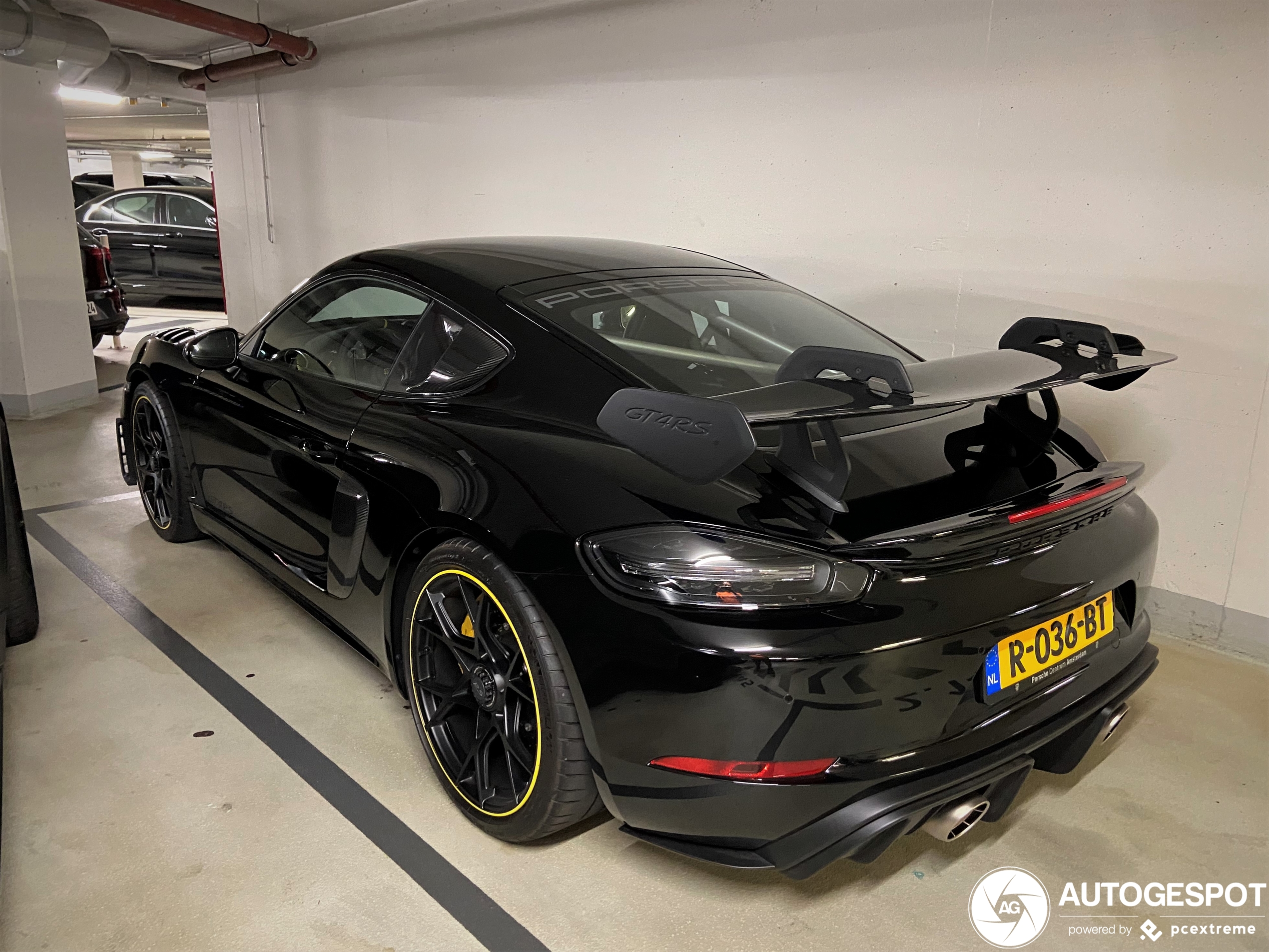 Vers op kenteken: Cayman GT4RS