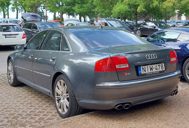 Audi S8 D3