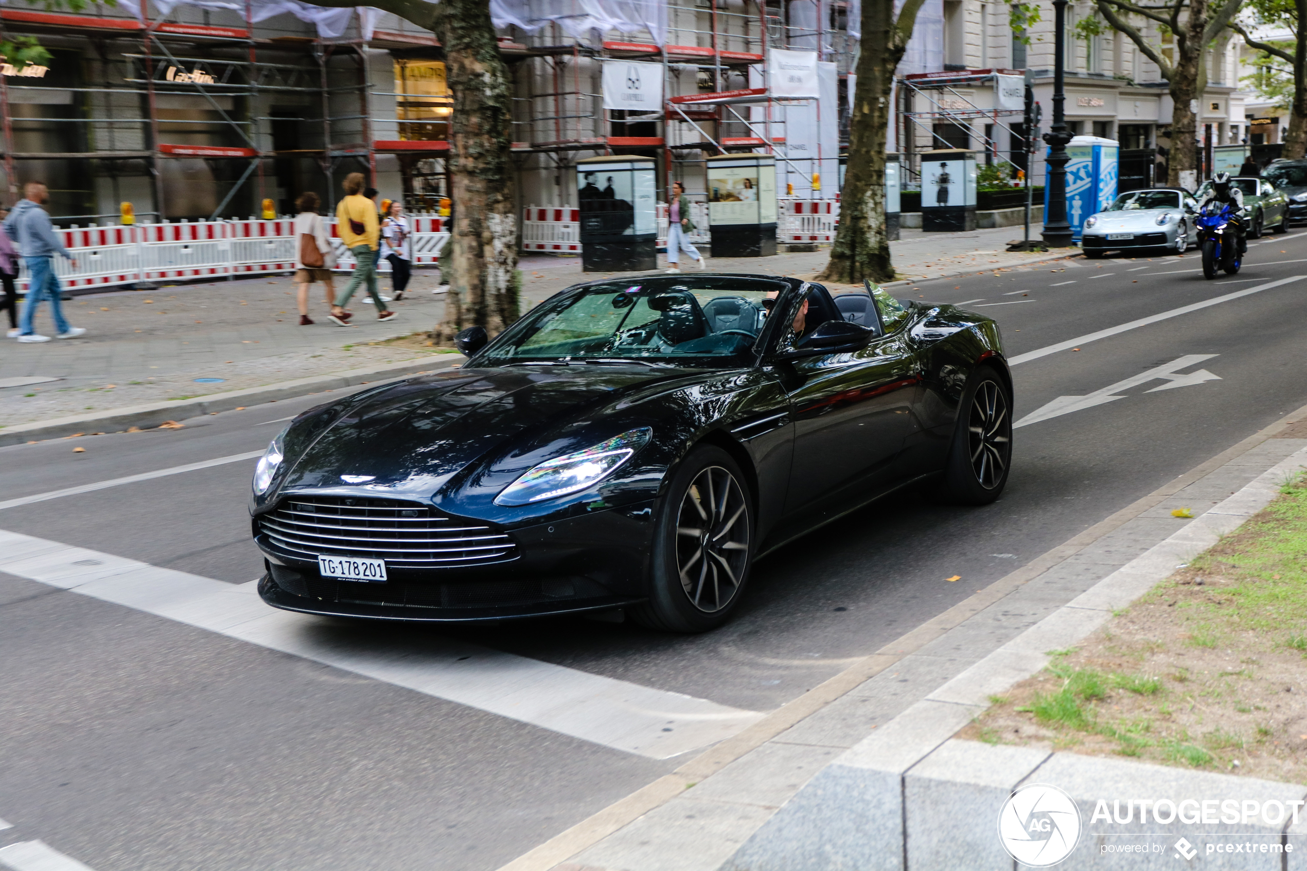 Aston Martin DB11 V8 Volante