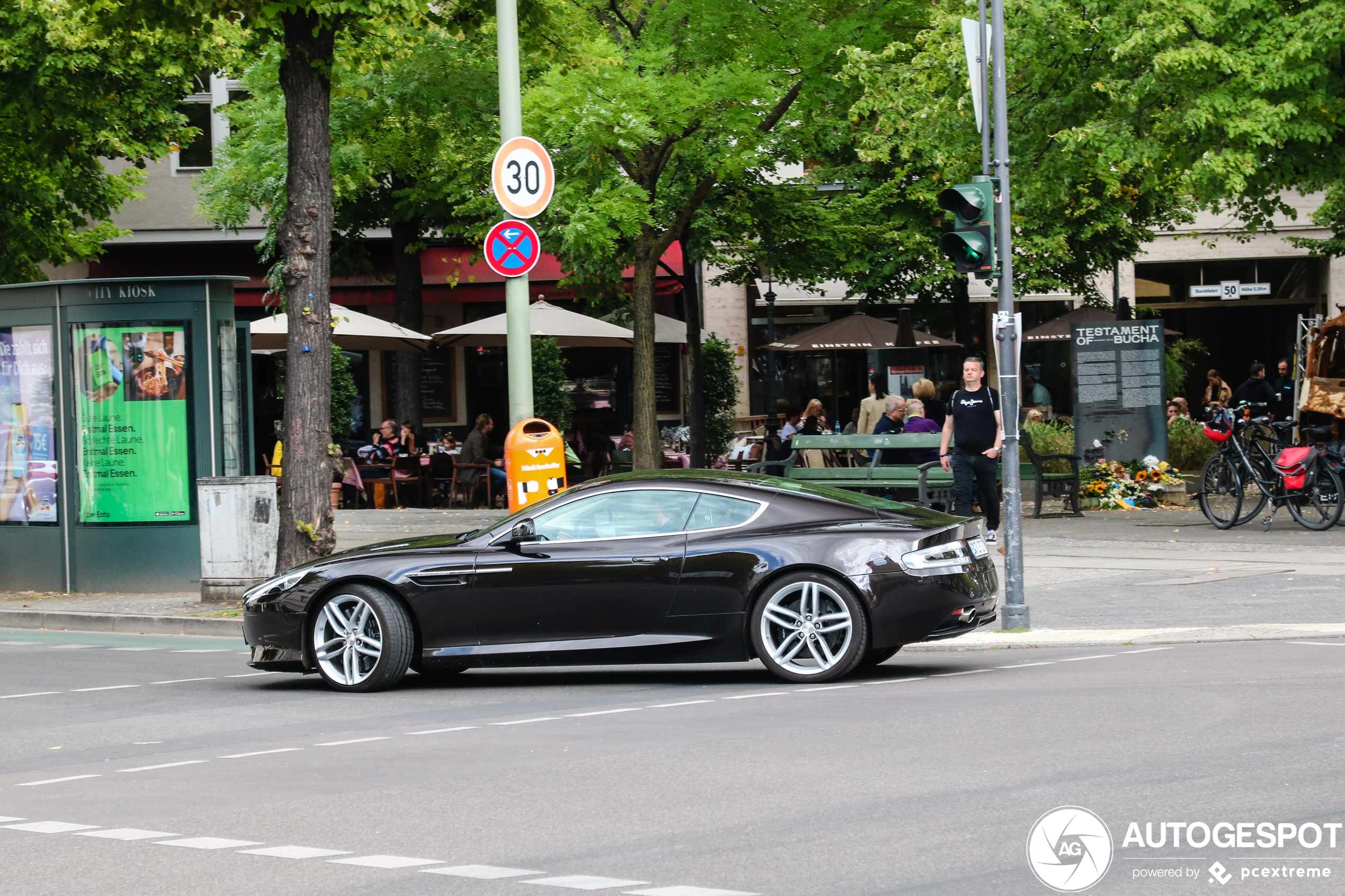 Aston Martin Virage 2011