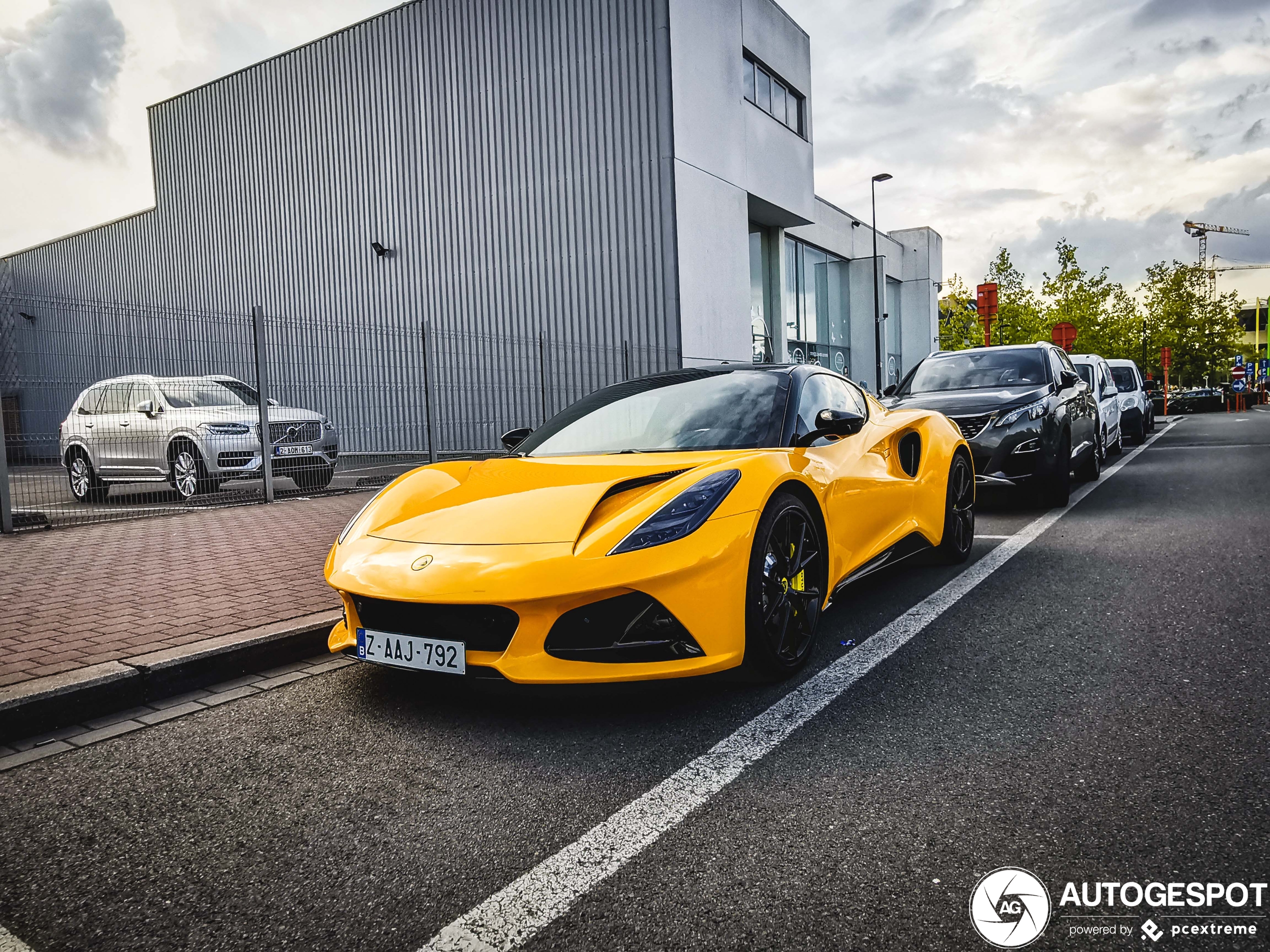 Lotus Emira V6 First Edition is het kleine broertje van de Evija