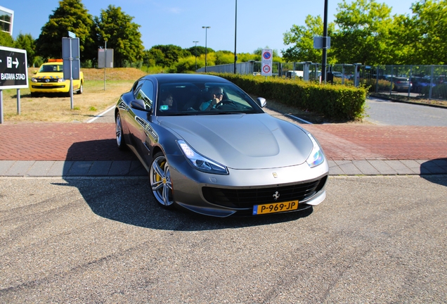 Ferrari GTC4Lusso T