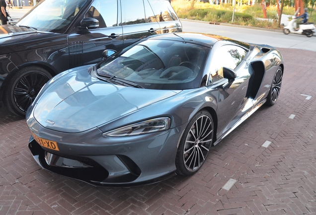 McLaren GT