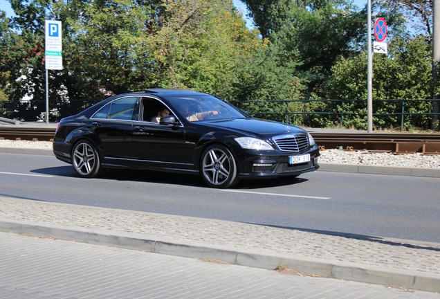 Mercedes-Benz S 63 AMG W221 2011