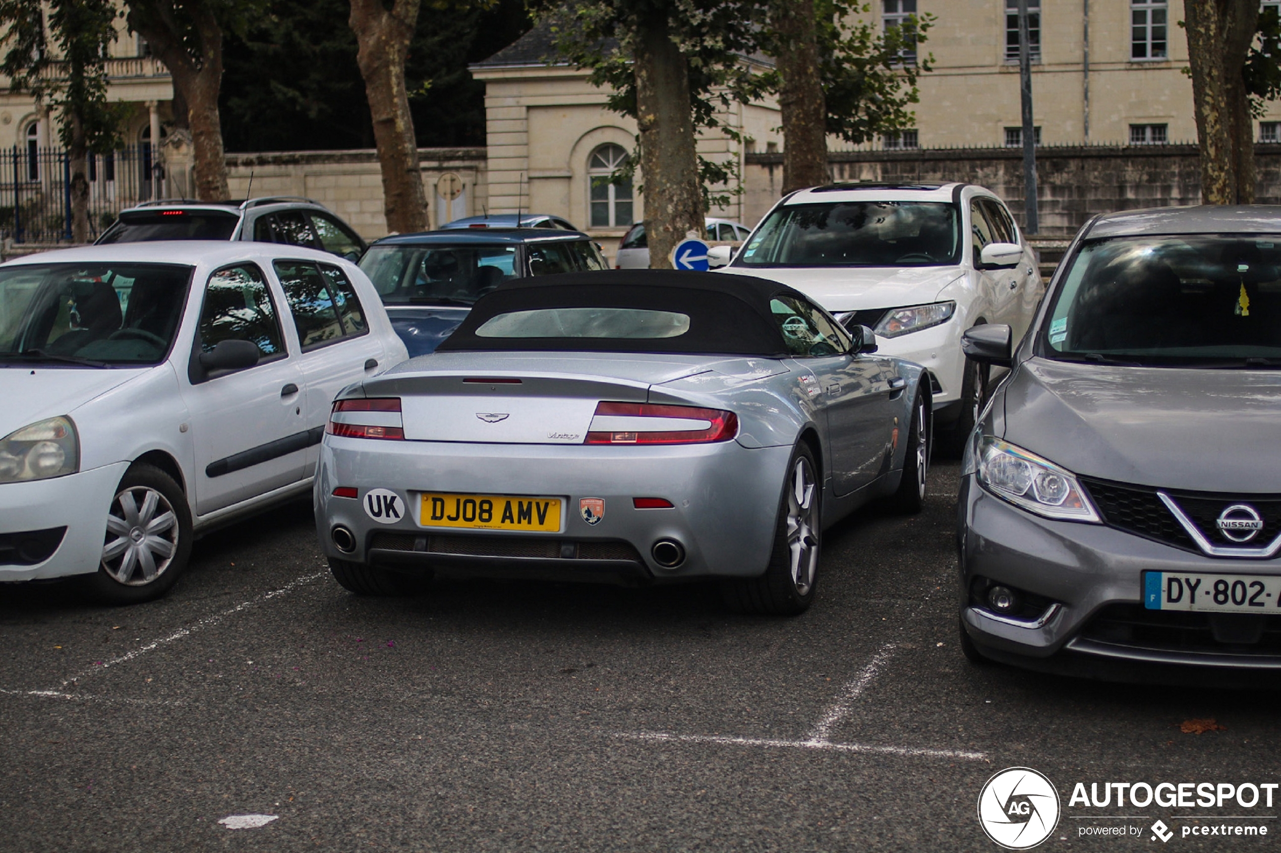 Aston Martin V8 Vantage Roadster