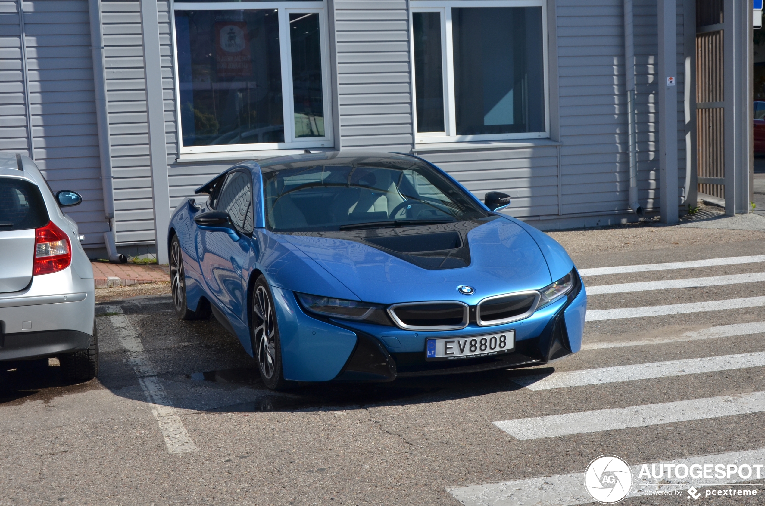 BMW i8